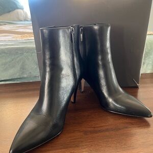 Vince Camuto Black Pointed-Toe Leather Ankle Booties Size 8